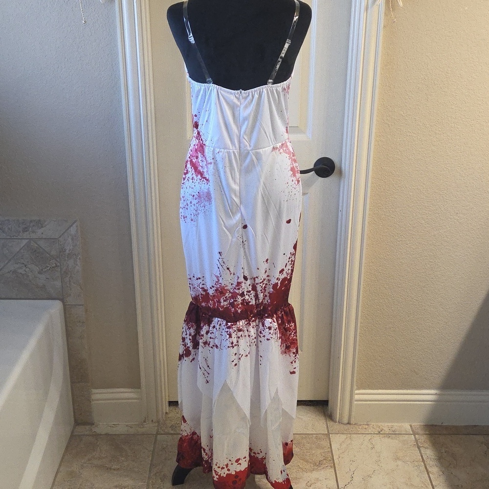 Zombie Bride Fishtail Blood Splattered Dress With Veil NWT - Picture 14 of 16